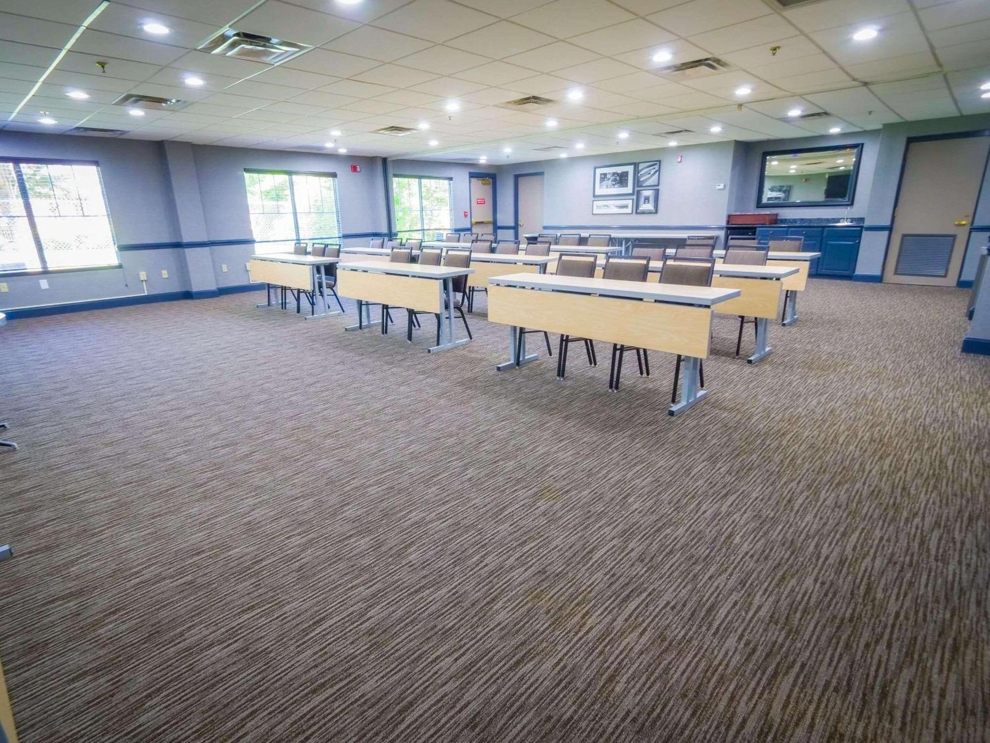 Country Inn & Suites By Radisson, Burlington Elon , Nc Экстерьер фото