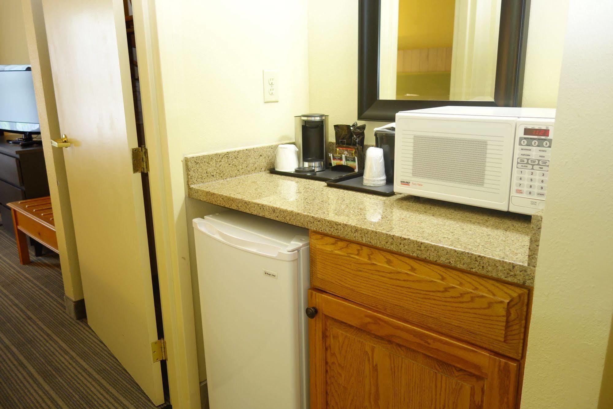 Country Inn & Suites By Radisson, Burlington Elon , Nc Экстерьер фото