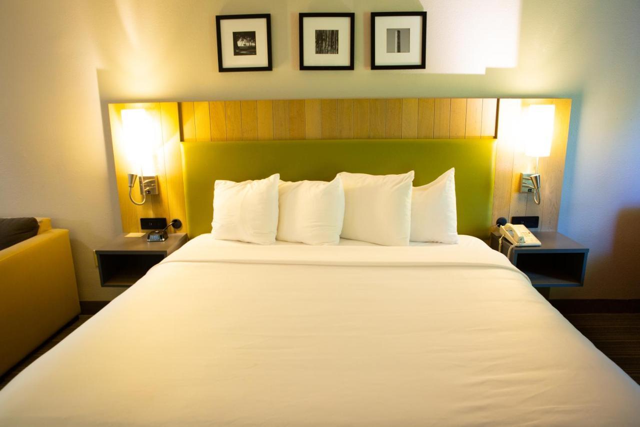 Country Inn & Suites By Radisson, Burlington Elon , Nc Экстерьер фото